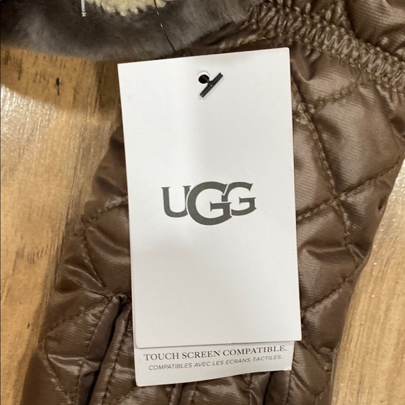 UGG Quilted Brown Gloves with Fur Trim - Picture 7 of 8